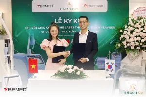Mr Đặng Việt Cường - GĐKD khu vực và Ms Giang Hải Anh - CEO Hải Anh spa ký kết chuyển giao thiết bị Lavieen - Eskimo Bemed