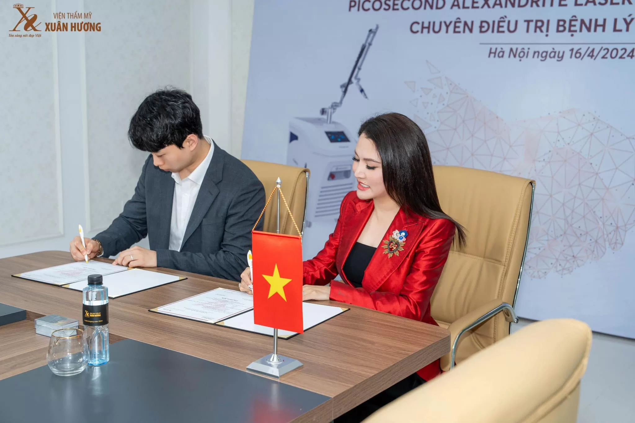 Mr Jee Seung Ho (Wontech) - CT HĐQT Đặng Thị Xuân Hương ký kết chuyển giao PicoAlex