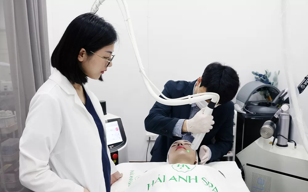 Mr Jee Seung Ho (Wontech) trị liệu tại Hải Anh Spa