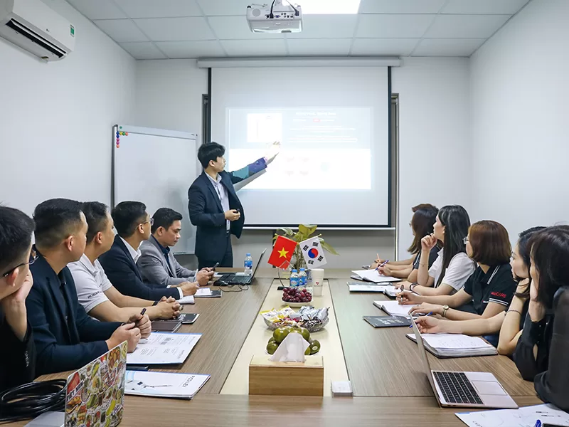 Mr Jee Seung Ho trao đổi chuyên môn cùng Bemed Team
