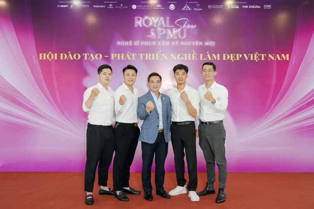 CEO Nguyễn Thế Hùng và Team BEMED