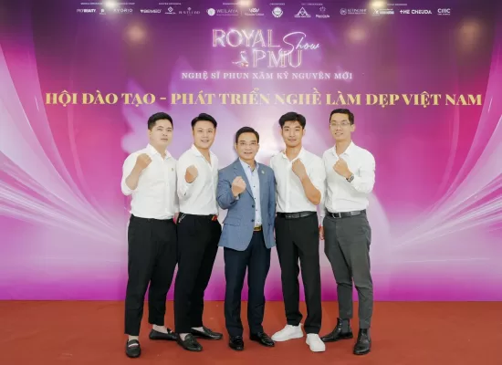 CEO Nguyễn Thế Hùng và Team BEMED