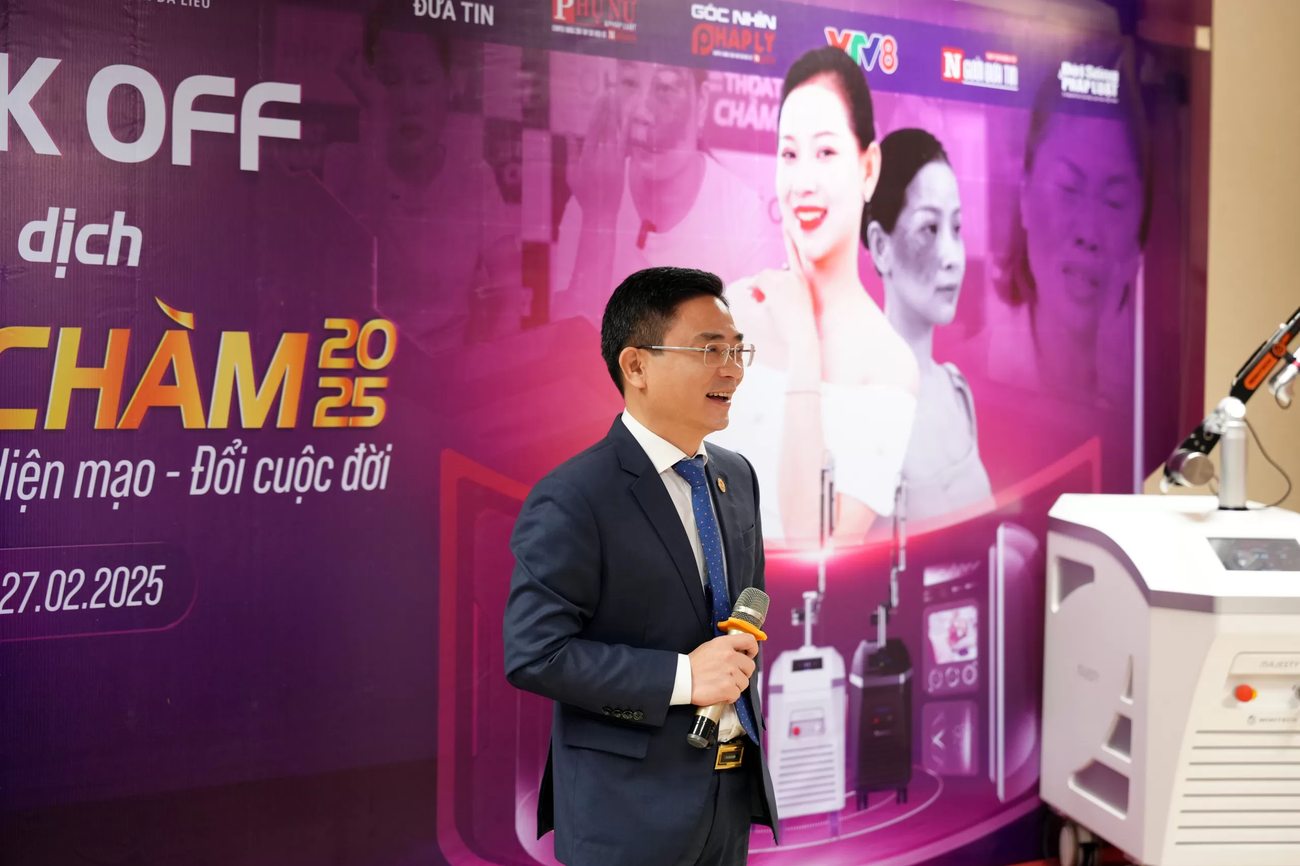 Cảm x&uacute;c vui mừng như vỡ o&agrave; khi nh&igrave;n lại con số bệnh nh&acirc;n đ&atilde; xo&aacute; n&aacute;m th&agrave;nh c&ocirc;ng của &ocirc;ng Nguyễn Thể H&ugrave;ng - CEO BEMED