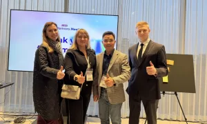 CEO BEMED Nguyễn Thế Hùng cùng với chuyên gia nước ngoài