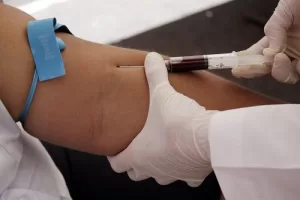 Lấy máu cho người béo phì
