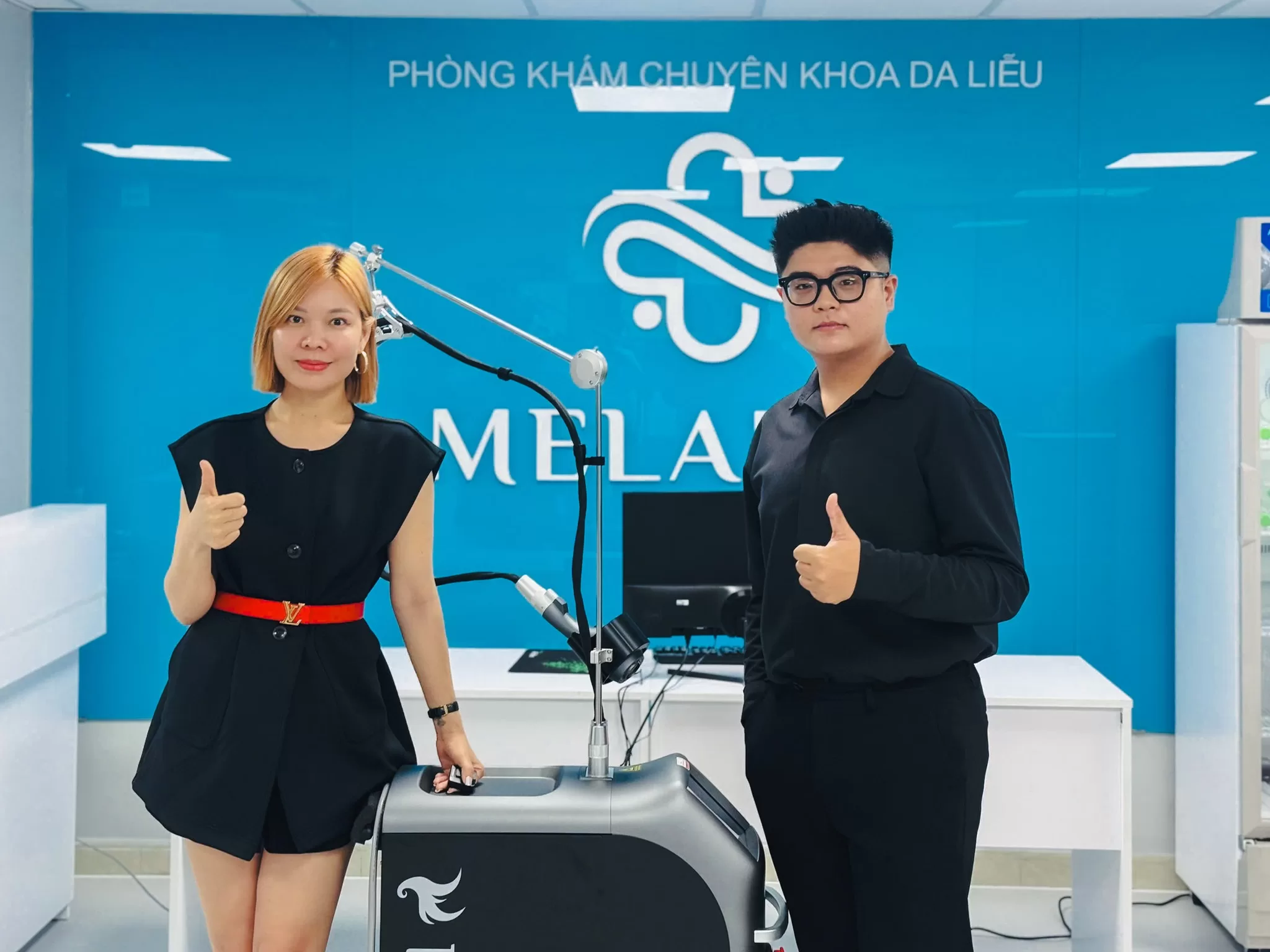 Đại diện BEMED v&agrave; đại diện MELAMEC trong buổi chuyển giao
