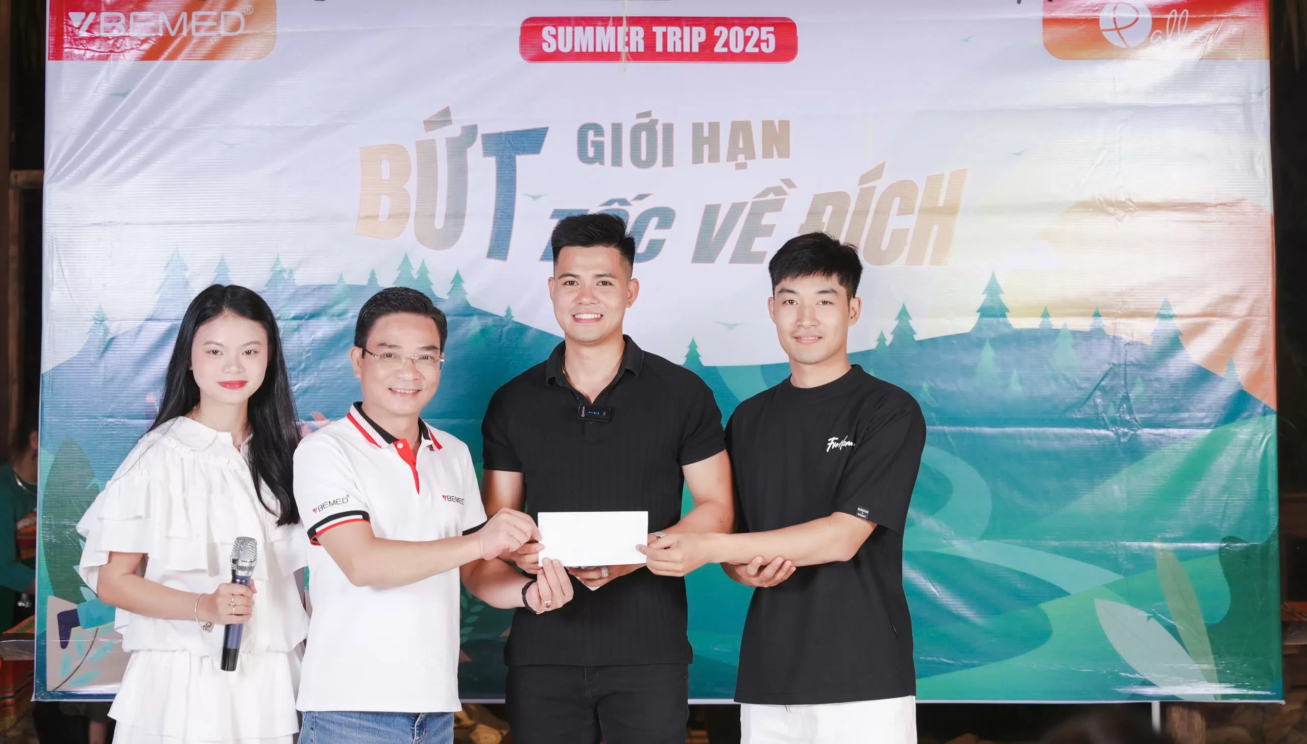 Ban l&atilde;nh đạo vinh danh Ph&ograve;ng Kỹ thuật BEMED