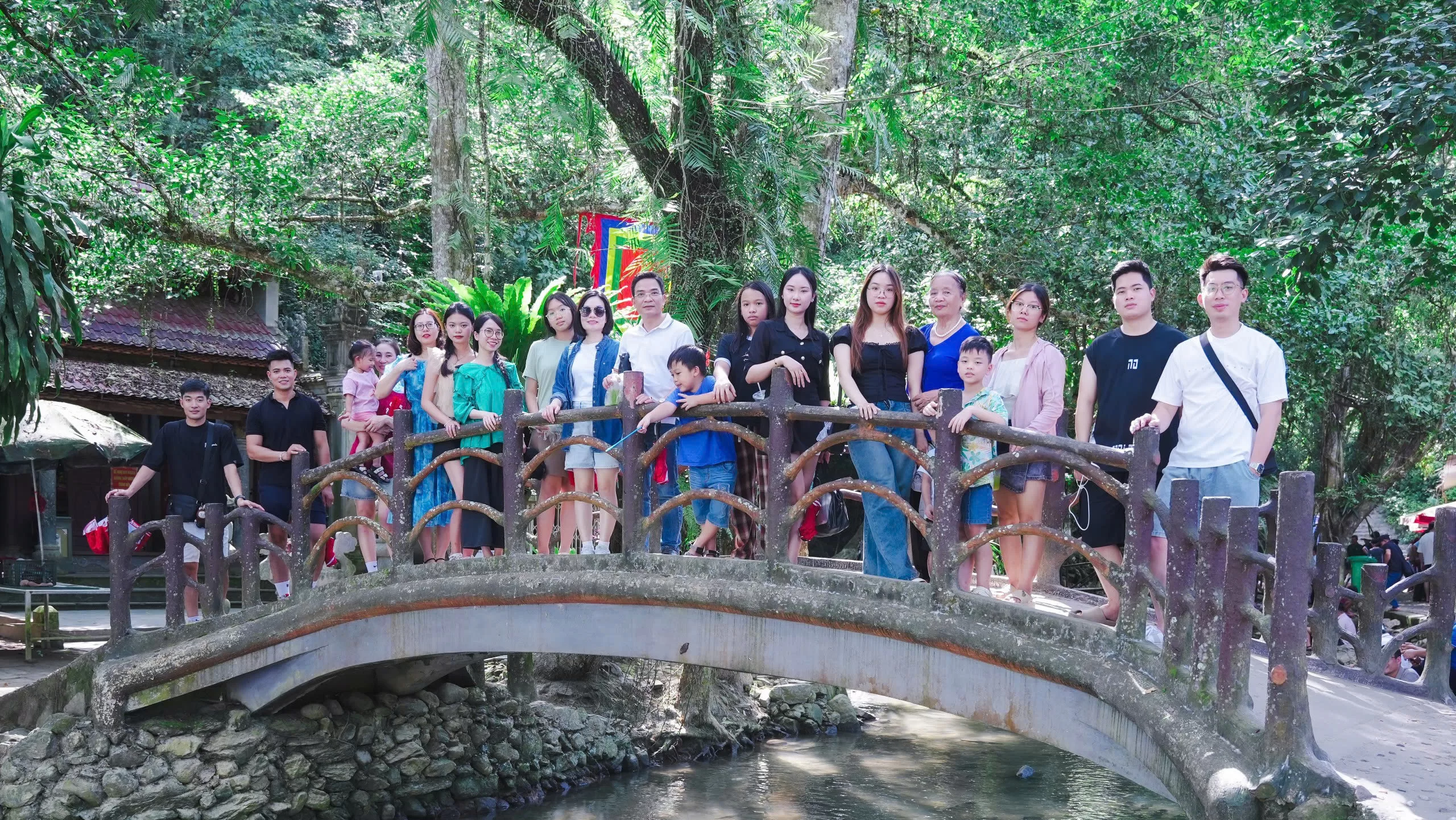 Khoảnh khắc kh&oacute; qu&ecirc;n
