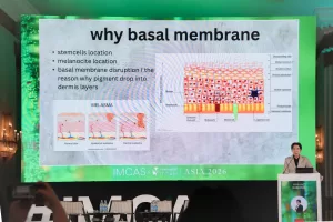 Sơ đồ giải phẫu cấu tr&uacute;c biểu b&igrave;, vị tr&iacute; tế b&agrave;o gốc v&agrave; melanocyte, giải th&iacute;ch nguy&ecirc;n nh&acirc;n đứt g&atilde;y m&agrave;ng đ&aacute;y g&acirc;y rơi rụng sắc tố xuống trung b&igrave;.