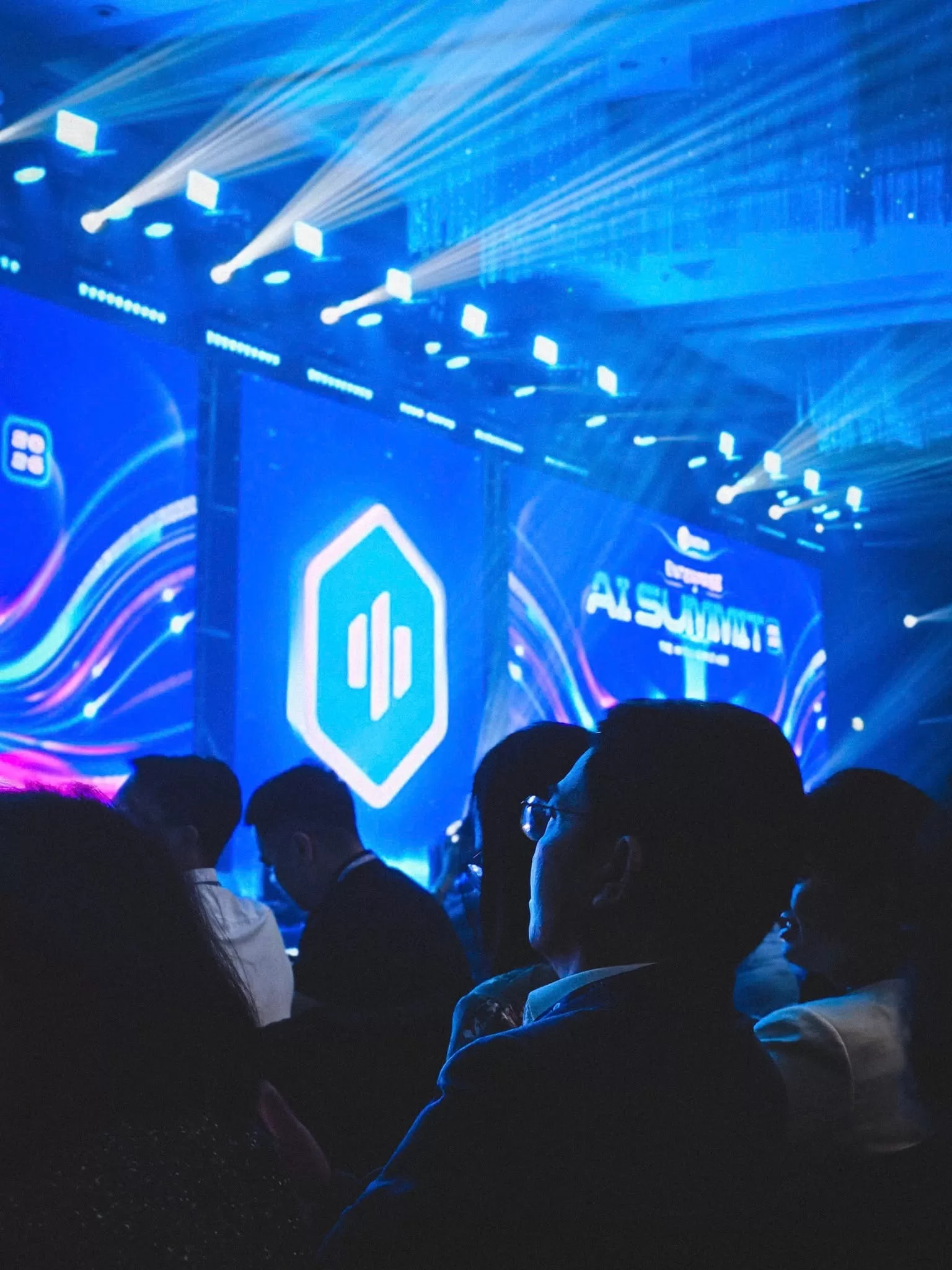 CEO BEMED Nguyễn Thế H&ugrave;ng tại Enterprise AI Summit 