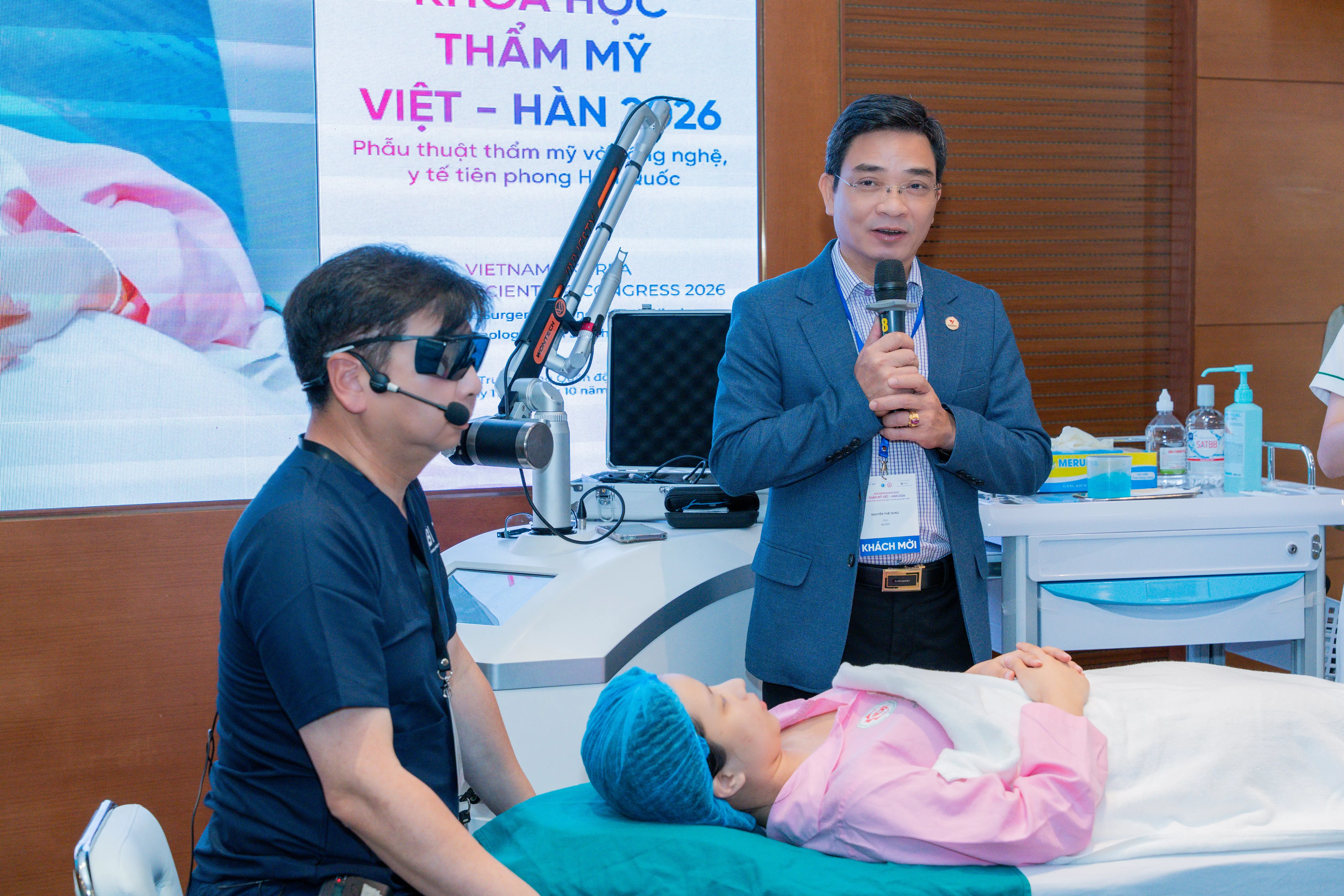 CEO Nguyễn Thế H&ugrave;ng giới thiệu về c&ocirc;ng nghệ của Picocare Majesty